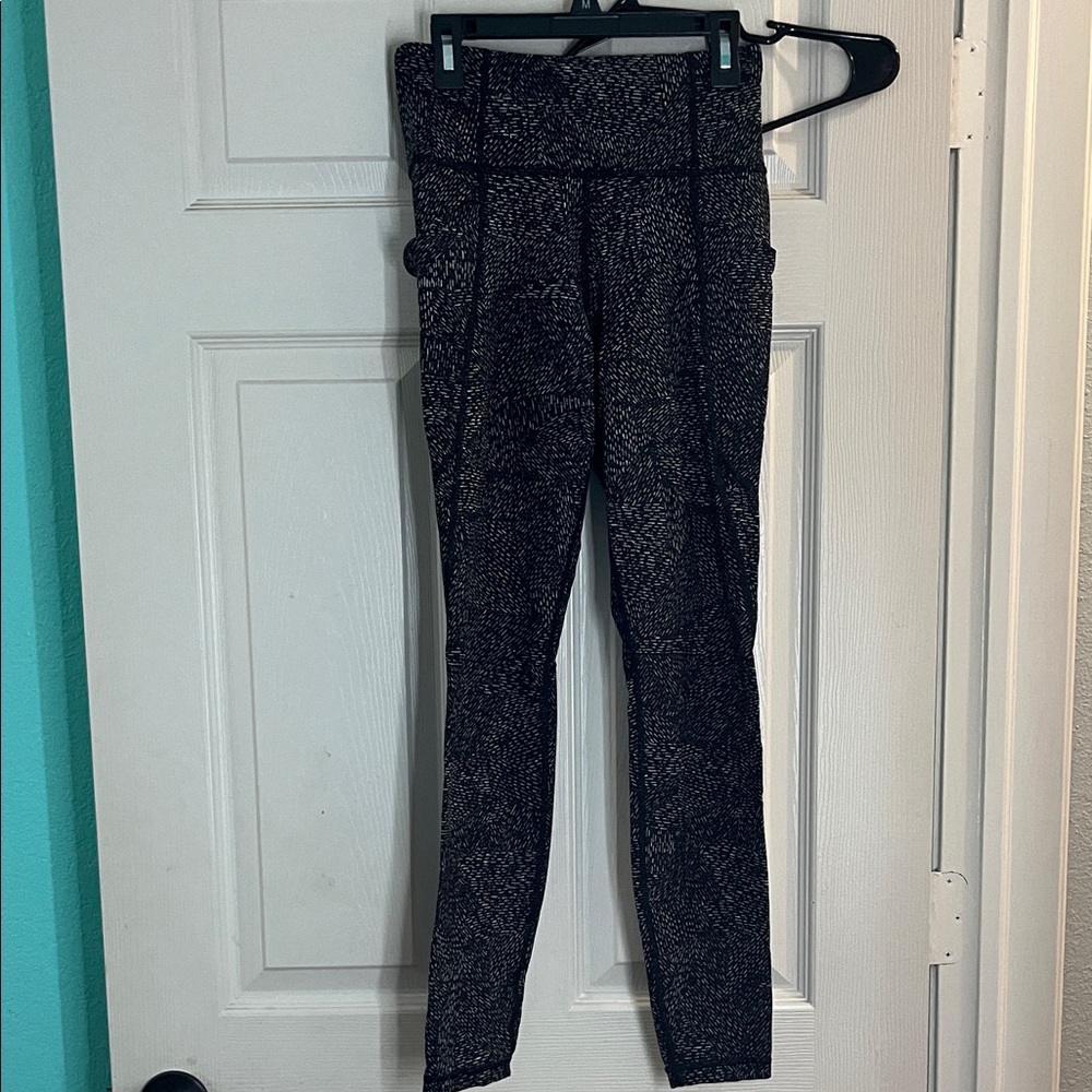 Athleta Black and Gray Patterned Leggings